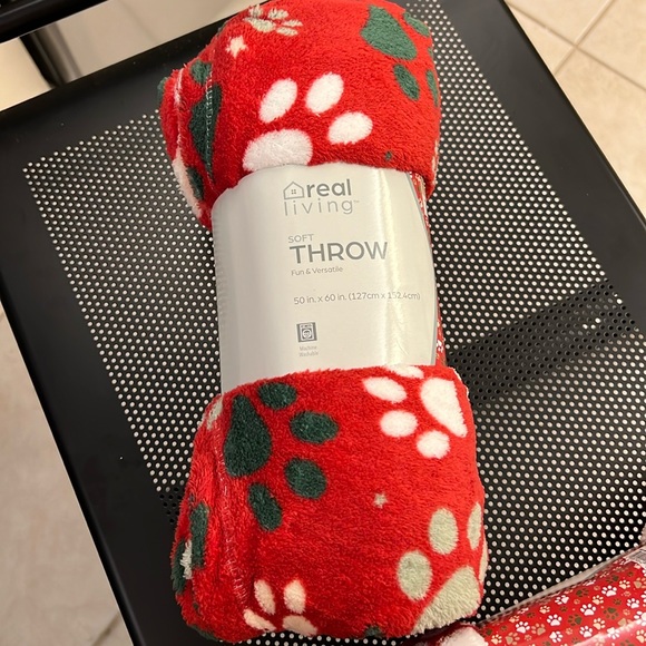 Soft THROW Puppy Paws * Dog Lovers * Red White Green 50x60 Plush 100% Polyester - Picture 1 of 8